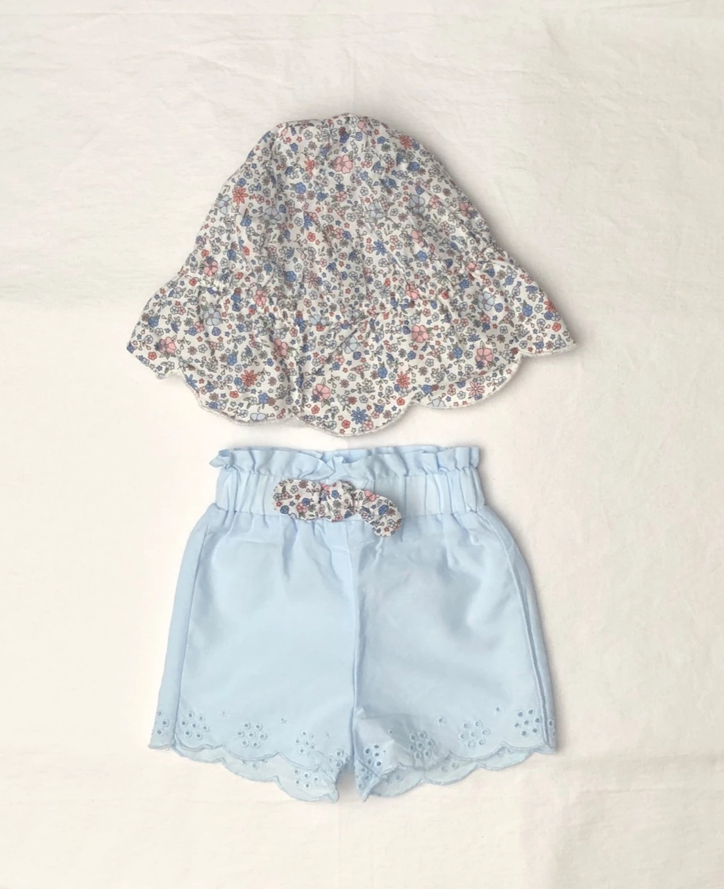 Conjunto Kiabi 1 mes: blusa + short + sombrero – photo 5